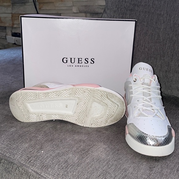 Guess only worn once, no stains or damage - Picture 3 of 3